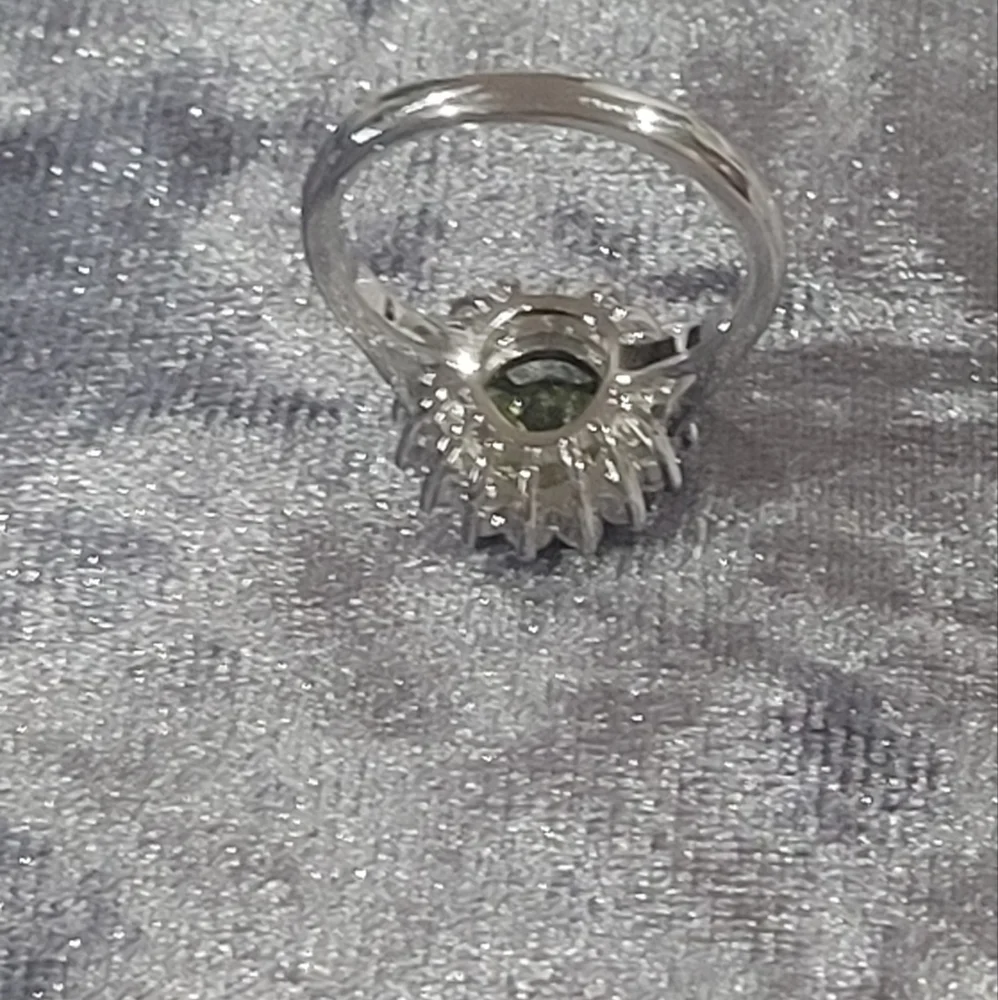 925S Genuine Peridot Flower Ring - Picture 11 of 13